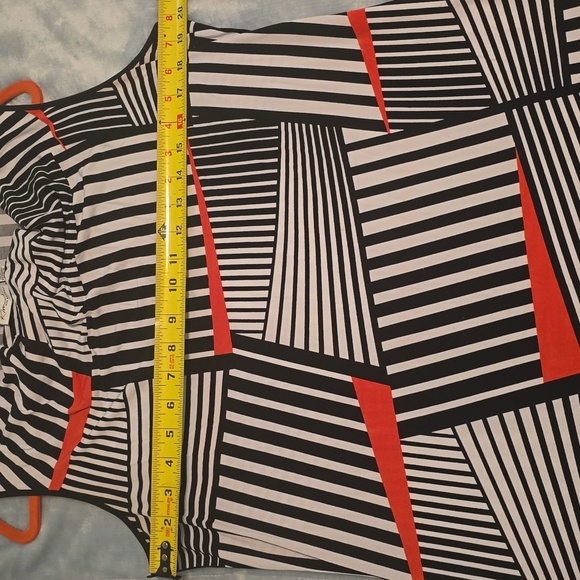 Kim Rogers Black and White Shift Dress with Coral Highlights Size L (0728C) - Picture 4 of 7